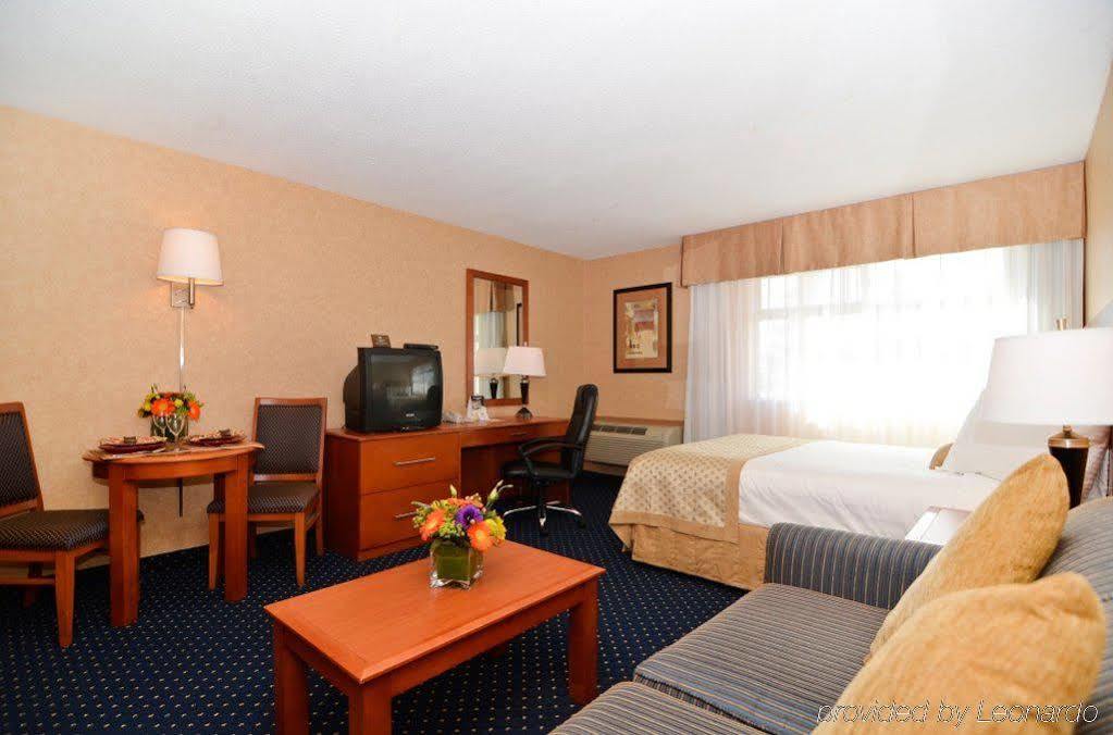 Best Western Plus Langley Inn Экстерьер фото