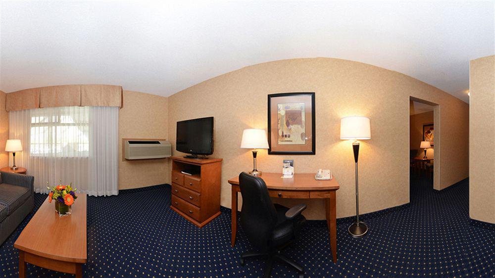 Best Western Plus Langley Inn Экстерьер фото